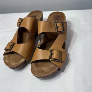 Comfortiva Emah tan leather wedge sandals buckle closures cork footbed. Size 9